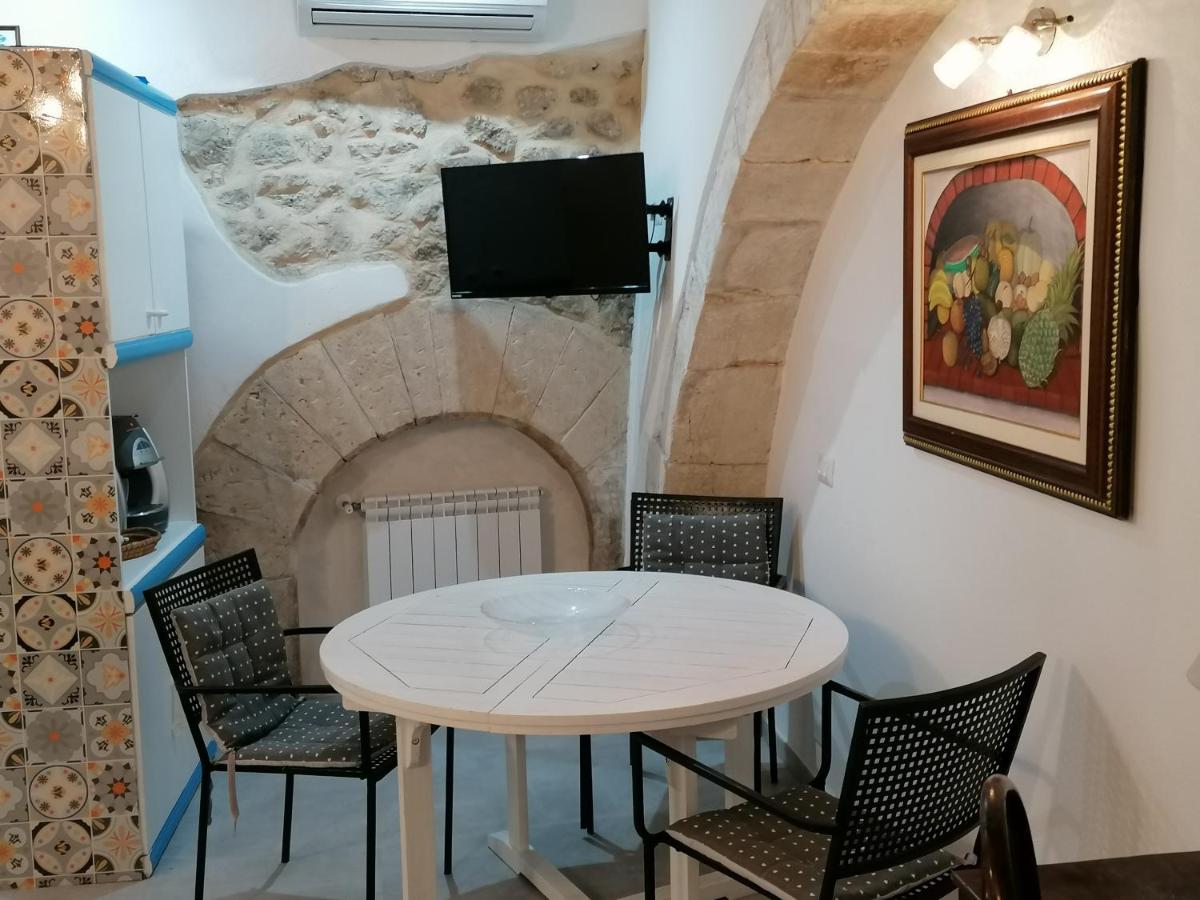 Il Cortiletto Di Via Minniti Couette-café