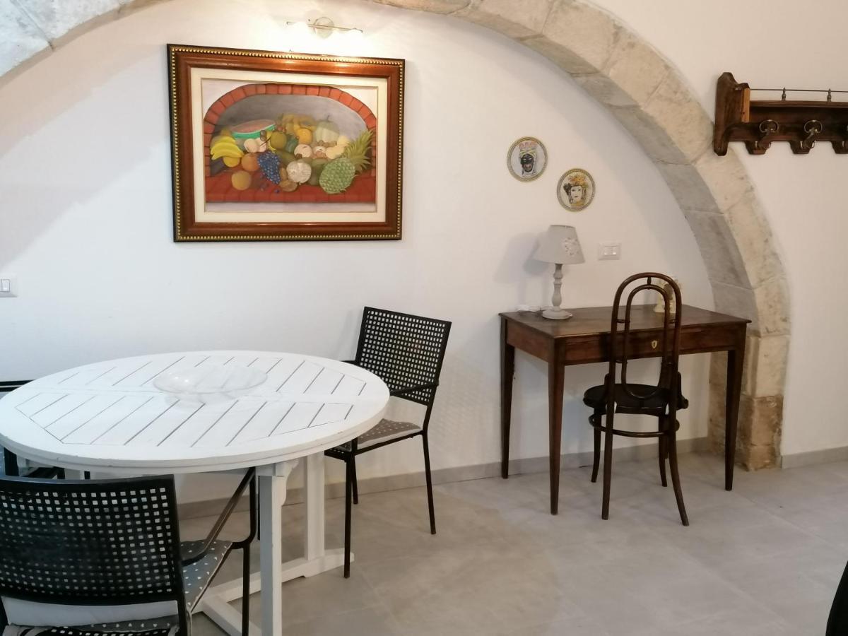 Il Cortiletto Di Via Minniti Couette-café Syracuse