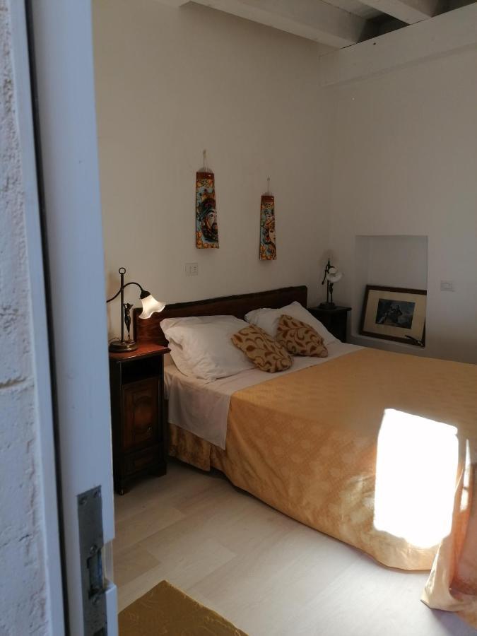 Il Cortiletto Di Via Minniti Couette-café